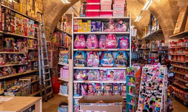 Bari, i negozi di giocattoli: «Resistiamo ad Amazon, TikTok e a bambini sempre più esigenti» 